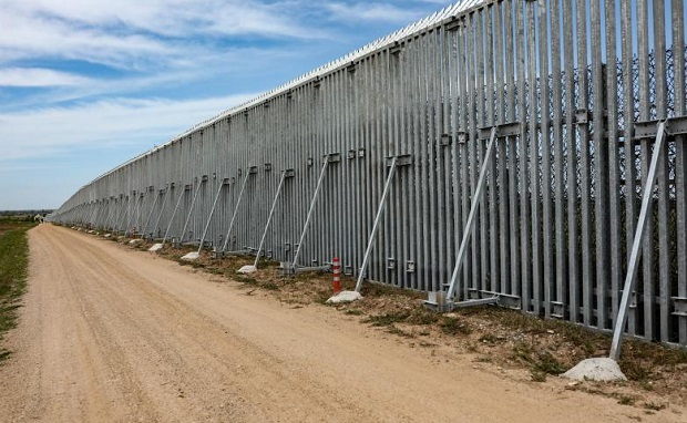 Η κατασκευή του φράχτη στον Έβρο μπλόκαρε τα κυκλώματα των δουλεμπόρων