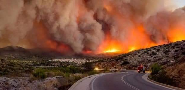 Η φωτιά στην περιοχή των Βιλίων καίει για 4η ημέρα – Εκκενώθηκαν προληπτικά πέντε οικισμοί