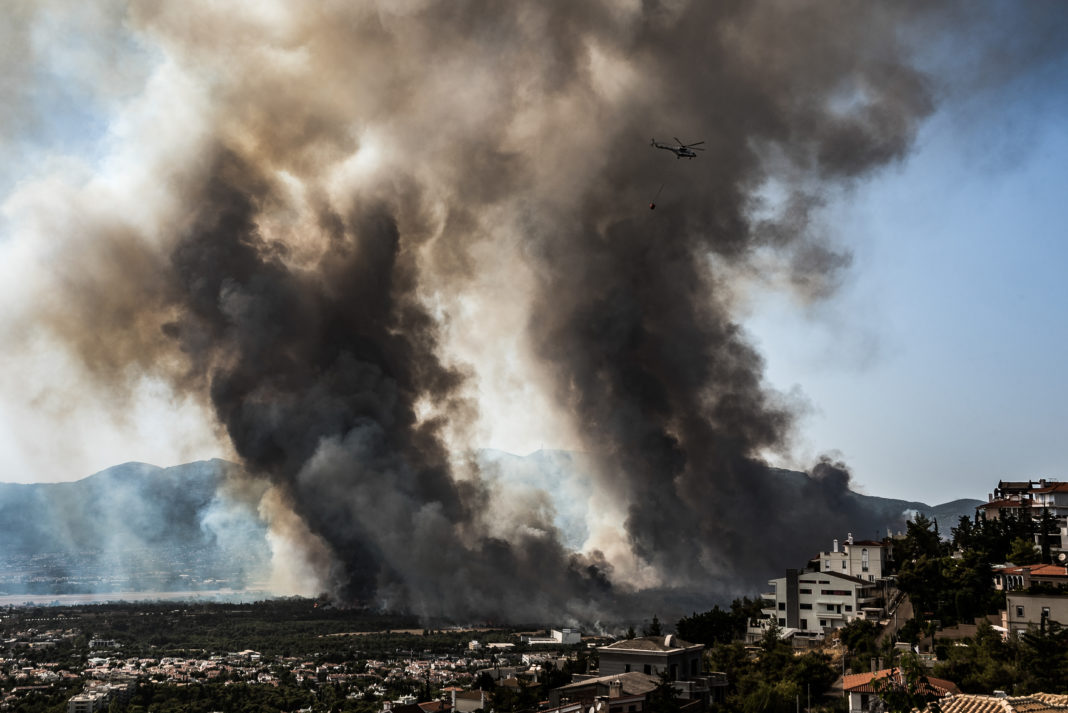 Εθνικό Αστεροσκοπείο για φωτιά στη Βαρυμπόμπη: Γι’ αυτό πήρε μεγάλες διαστάσεις