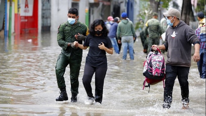 Πλημμύρες στο Μεξικό: Αναπτύχθηκε ο στρατός για να βοηθήσει τους χιλιάδες πληγέντες