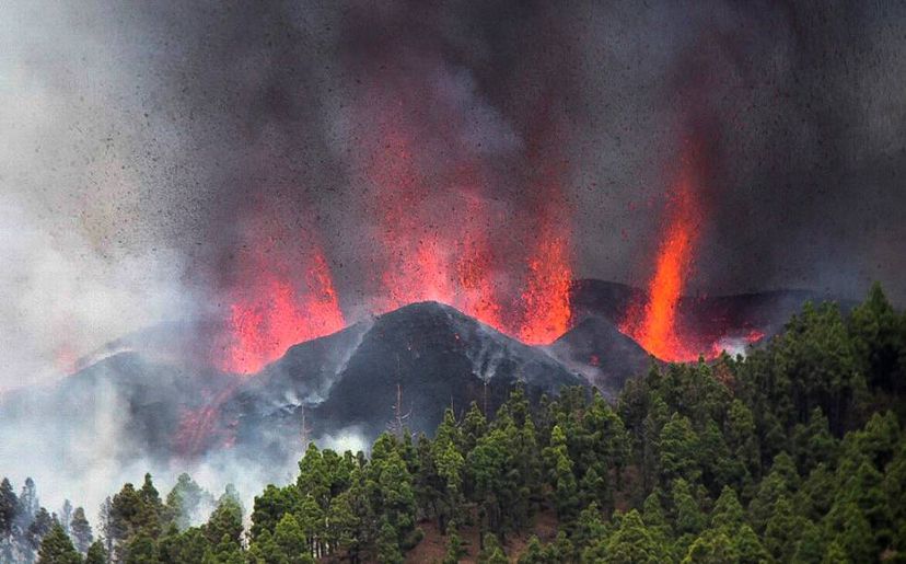 Η εντυπωσιακή έκρηξη του ηφαιστείου στη Λα Πάλμα