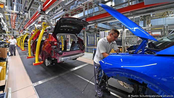Προσωρινό λουκέτο σε εργοστάσιο της Opel στη Γερμανία – Προβλήματα και σε VW και Ford