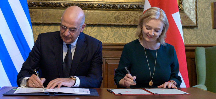 Δένδιας και Τρας υπέγραψαν τη διμερή συμφωνία για τις σχέσεις Ελλάδας – Βρετανίας μετά το Brexit