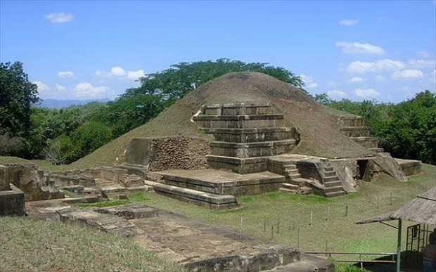 Με βράχο από έκρηξη ηφαιστείου η πυραμίδα των Μάγια