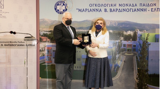 Ο καθηγητής Γιώργος Παυλάκης επισκέφθηκε την Ογκολογική Μονάδα Παίδων «Μαριάννα Β. Βαρδινογιάννη-ΕΛΠΙΔΑ»