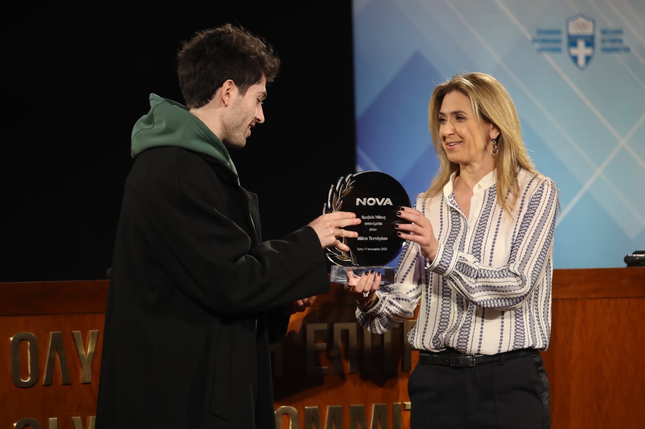 Ο Μίλτος Τεντόγλου τιμήθηκε με το Βραβείο Ήθους Nova στην ετήσια εκδήλωση τιμητικών βραβεύσεων της Ελληνικής Ολυμπιακής Επιτροπής