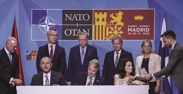 Εξευτελίζουν το ΝΑΤΟ και την Ευρώπη