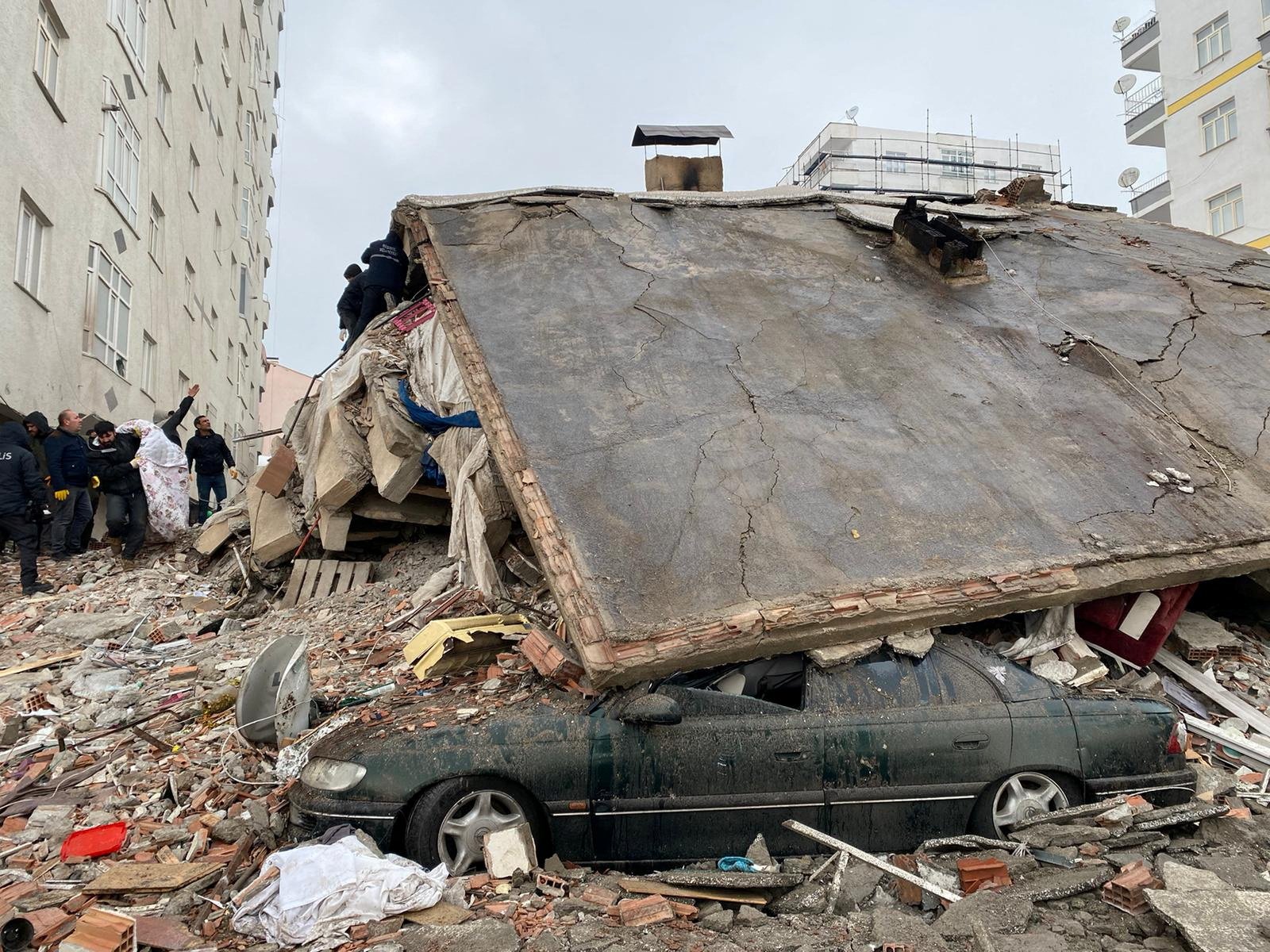 Σεισμός στην Τουρκία: Βοήθεια στους πληγέντες από τις ΗΠΑ