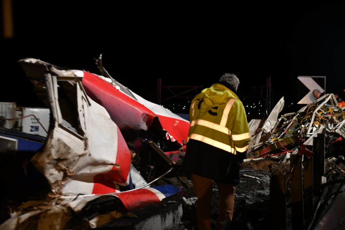 Εκτροχιασμός αμαξοστοιχίας έξω από τη Λάρισα –  Πληροφορίες για νεκρούς καιτραυματίες – Ανακοίνωση της Hellenic Train και της Πυροσβεστικής