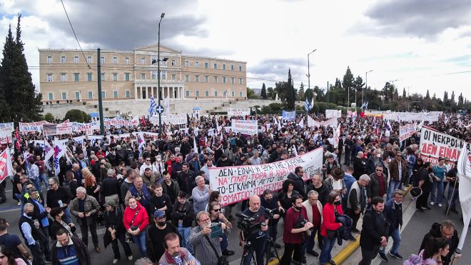 Τραγωδία στα Τέμπη: Μεγάλη συμμετοχή στο συλλαλητήριο στο κέντρο της Αθήνας (video)
