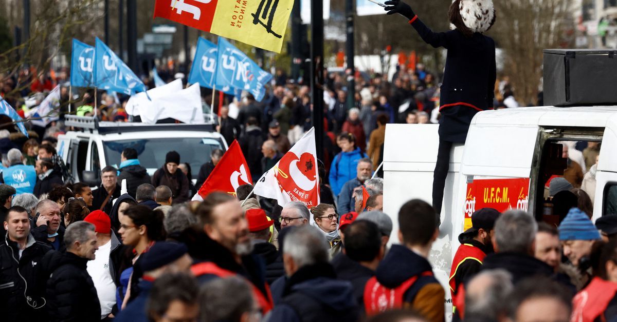 Η γαλλική κυβέρνηση απορρίπτει το αίτημα των συνδικάτων να επανεξετάσει το νομοσχέδιο για τις συντάξεις –  Νέες απεργίες ξεκίνησαν