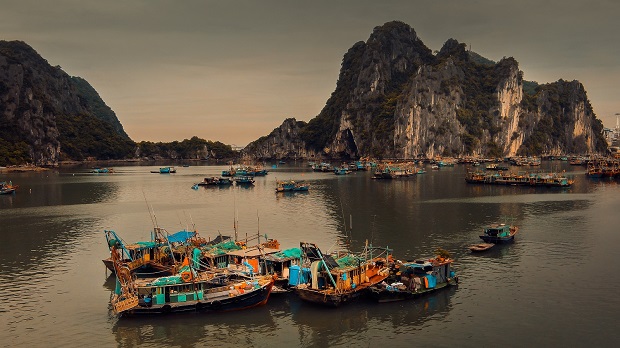 Το HAPPY TRAVELLER στον Κόλπο Χα Λονγκ του Βιετνάμ
