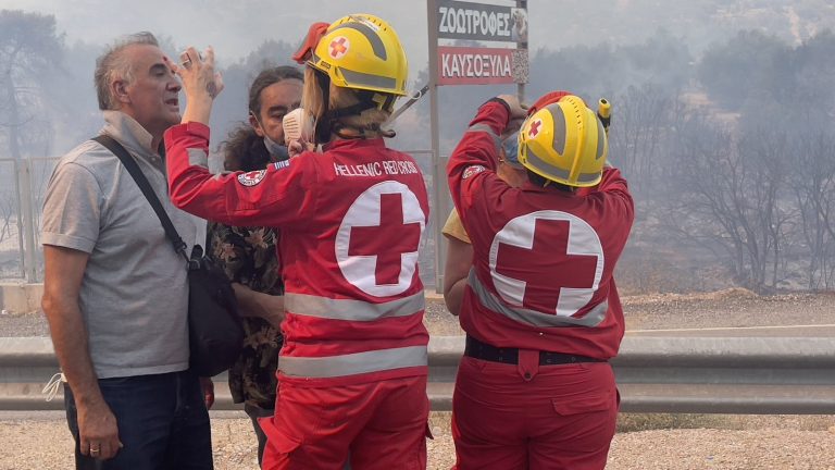 Αδιάκοπη είναι η συνδρομή του Ελληνικού Ερυθρού Σταυρού στα πύρινα μέτωπα (φωτο)