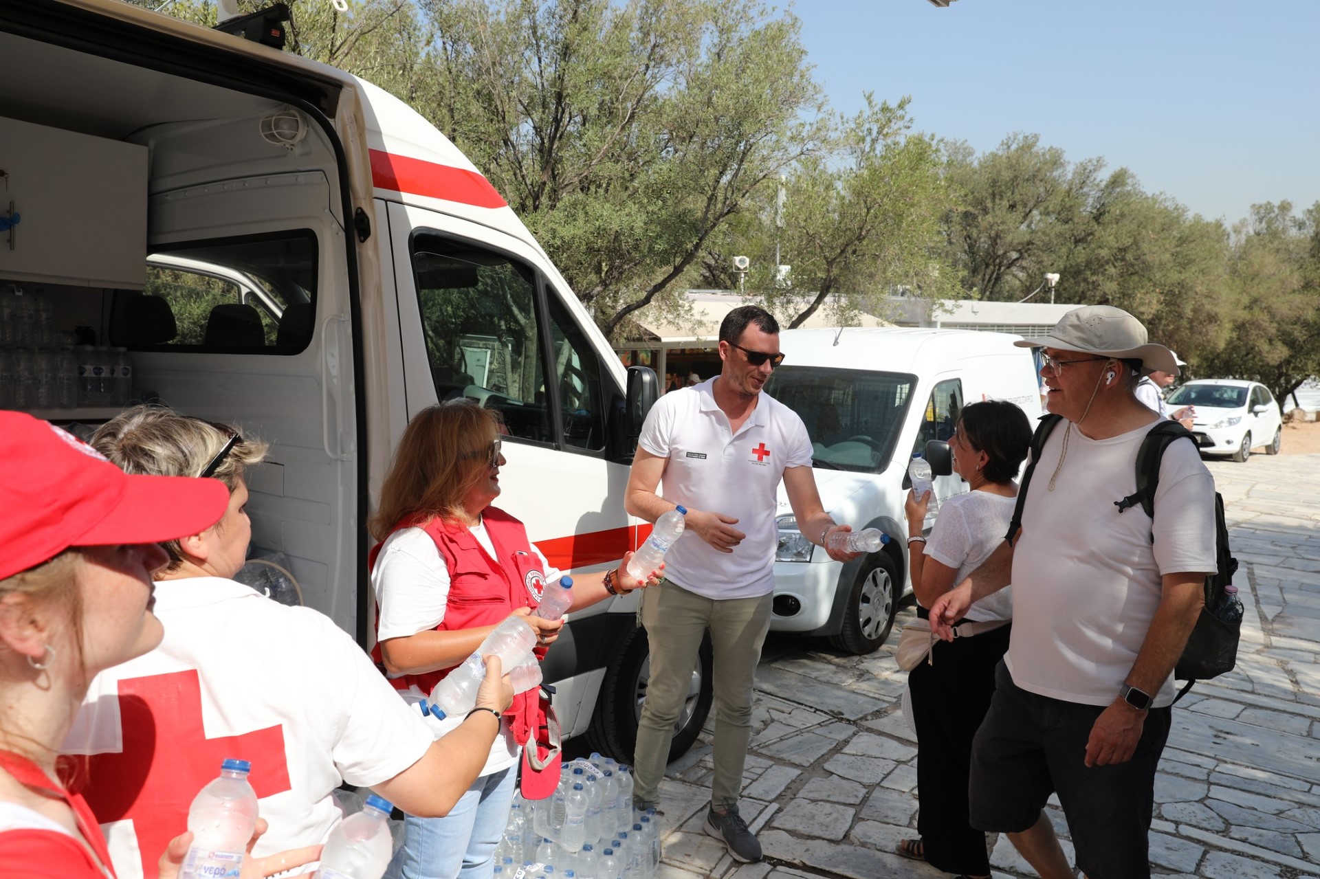 Ο Ελληνικός Ερυθρός Σταυρός διοργανώνει μεγάλη δράση ενημέρωσης των πολιτών για την ασφαλή κολύμβηση στο λιμάνι του Πειραιά