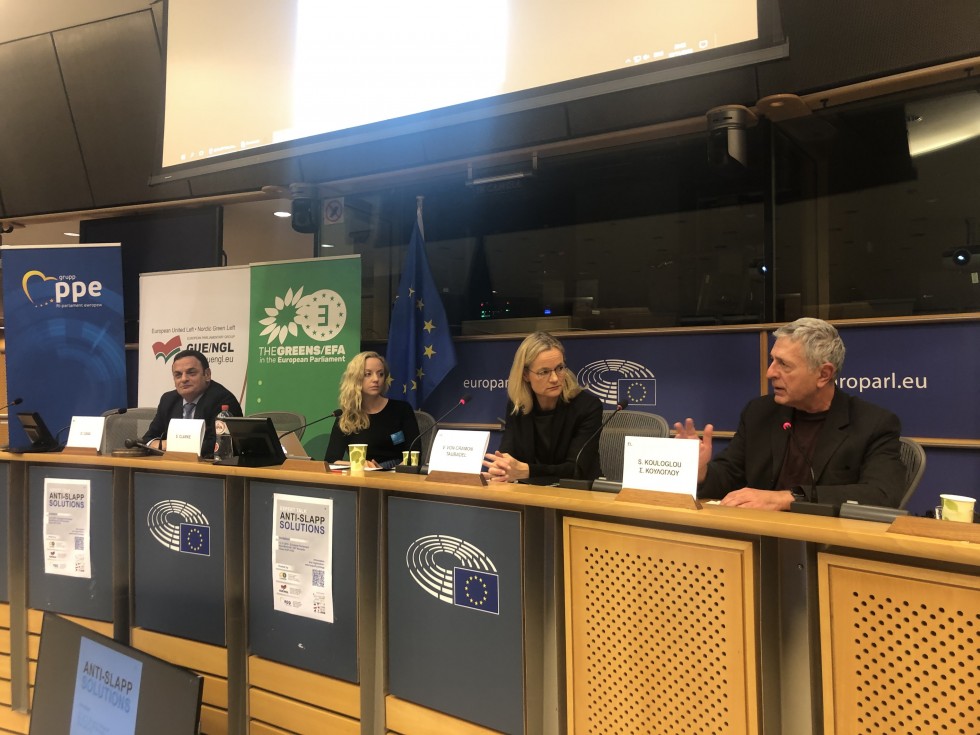 Υπερψηφίστηκε η Οδηγία Anti-Slapp στο Ευρωκοινοβούλιο – Κούλογλου: Η προστασία της δημοσιογραφίας είναι απαραίτητη για τη διαφύλαξη της Δημοκρατίας