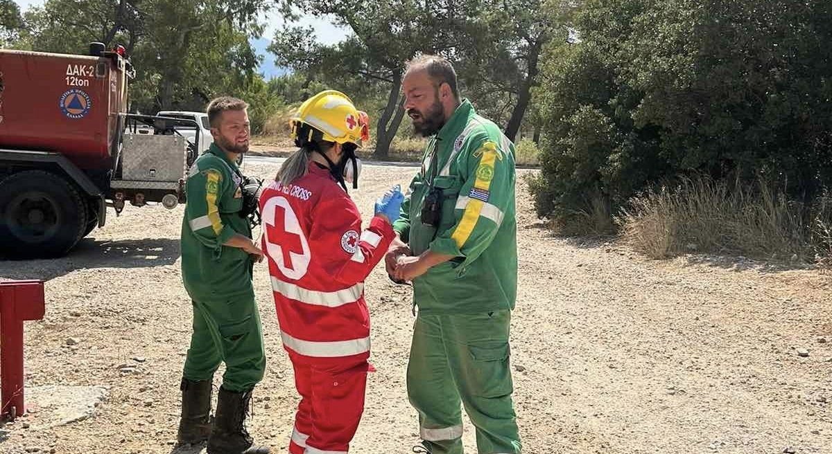 Ελληνικός Ερυθρός Σταυρός: Τεράστια η προσφορά των εθελοντών στα πύρινα μέτωπα της Αγίας Παρασκευής Μενιδίου