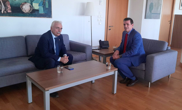 Εθιμοτυπική επίσκεψη του Προέδρου του Ελληνικού Ερυθρού Σταυρού στον Υπουργό Μετανάστευσης και Ασύλου
