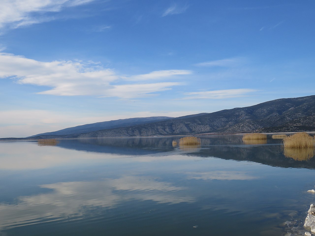 Κακοκαιρία Daniel: Κίνδυνος υπερχείλισης της Λίμνης Κάρλα – Σε επιφυλακή οι κάτοικοι της περιοχής