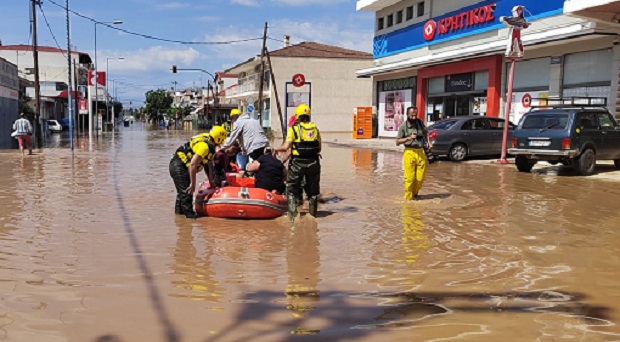 Ελληνικός Ερυθρός Σταυρός: Δεκάδες απεγλωβισμοί πολιτών στην Λάρισα – 50.000 μπουκάλια εμφιαλωμένο νερό σε Βόλο και Λάρισα