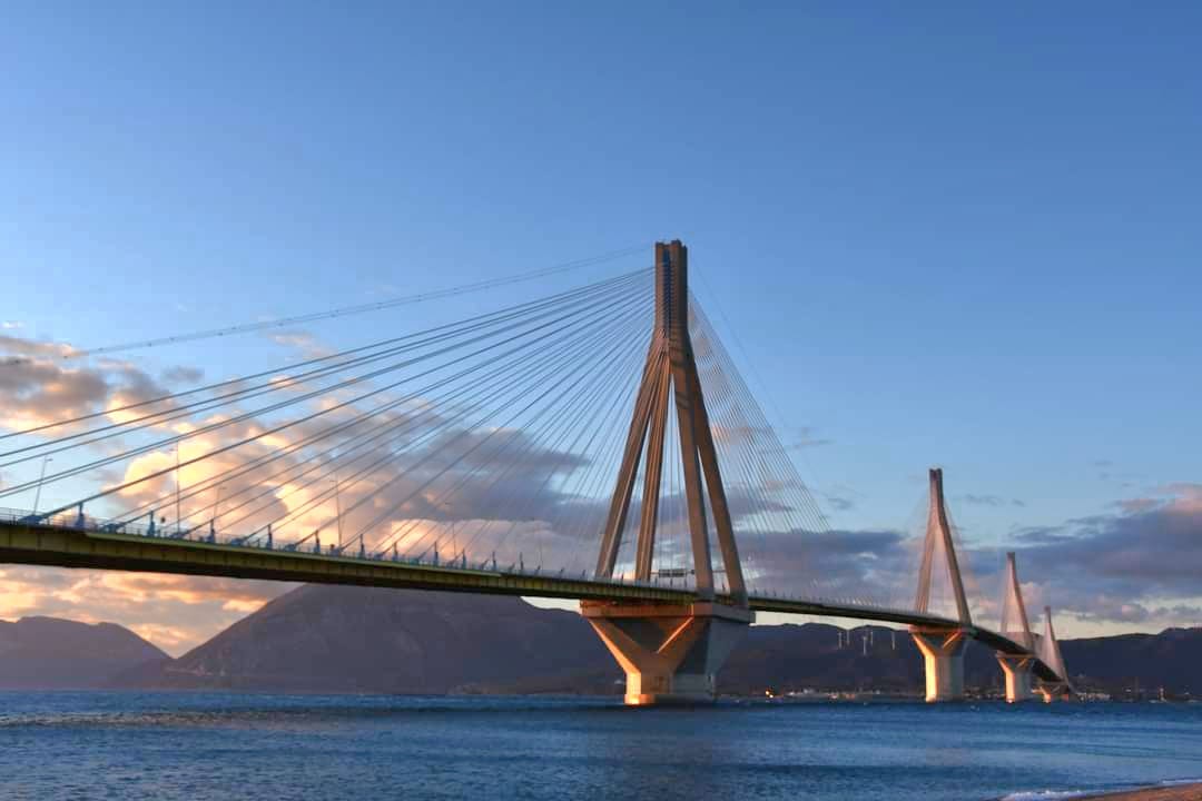 Δωρεάν διέλευση στα διόδια της Γέφυρας Ρίου – Αντιρρίου και στη διασταύρωση της Εγνατίας με την Ιονία Οδό έως τη Δευτέρα 6 π.μ.