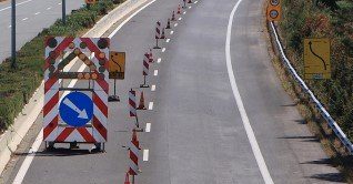 Άνοιξε η Εθνική Οδός Αθηνών-Θεσσαλονίκης – Απαγόρευση κυκλοφορίας για τα οχήματα άνω των 3,5 τόνων