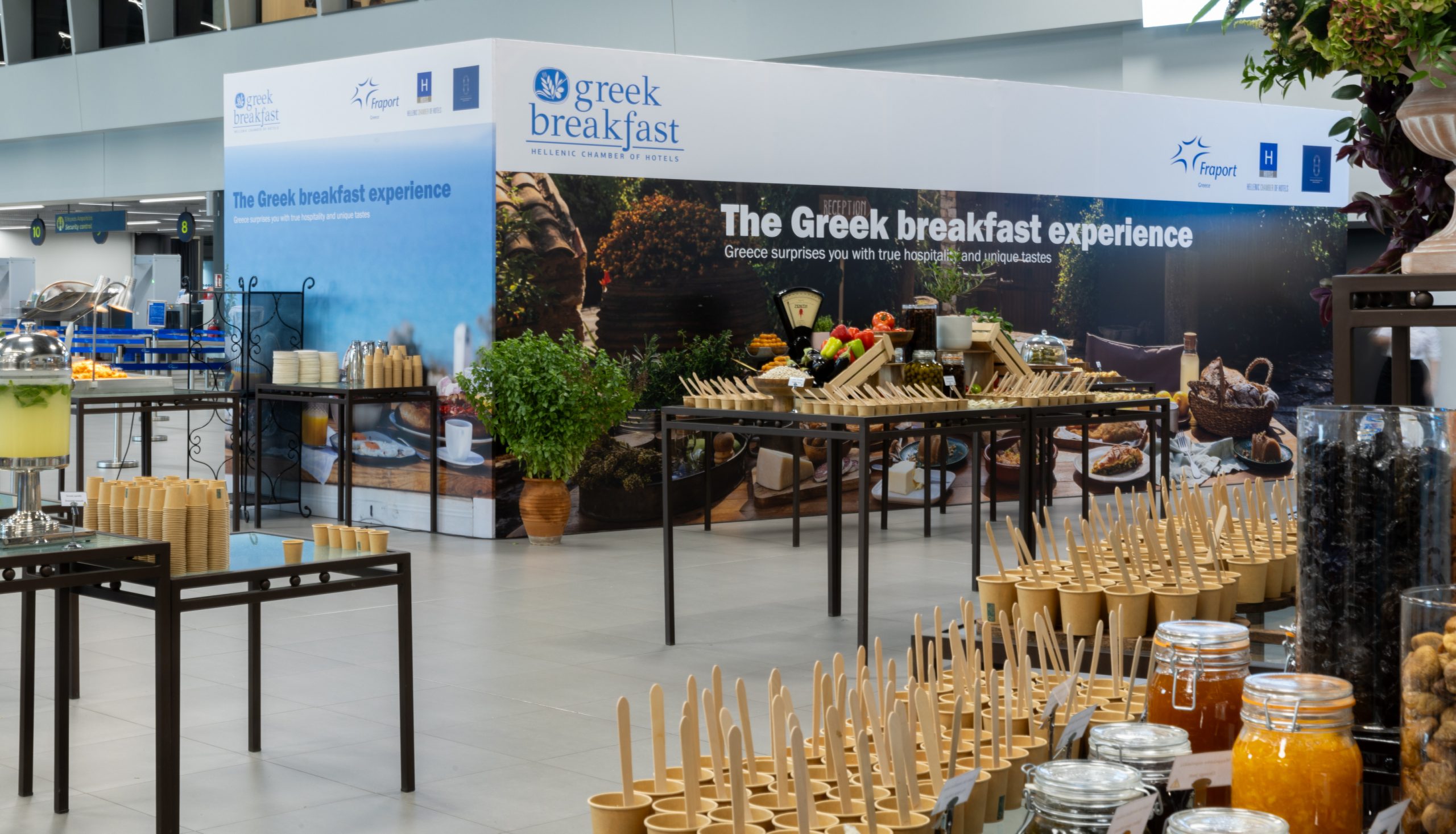 Ελληνικό Πρωινό με μπουγάτσα «σέρβιρε» η FRAPORT και το ΞΕΕ στο αεροδρόμιο Μακεδονία
