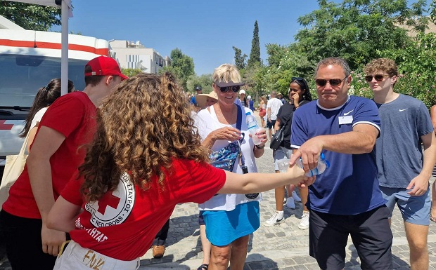 Ο Ελληνικός Ερυθρός Σταυρός σταθερά στο πλευρό των χιλιάδων επισκεπτών του Ιερού Βράχου της Ακρόπολης