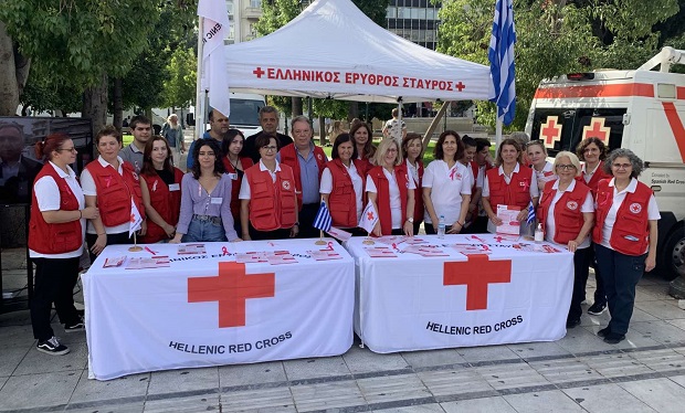 Ο Ελληνικός Ερυθρός Σταυρός διοργάνωσε μεγάλη δράση στην Πλατεία Συντάγματος για την Παγκόσμια Ημέρα κατά του καρκίνου του μαστού