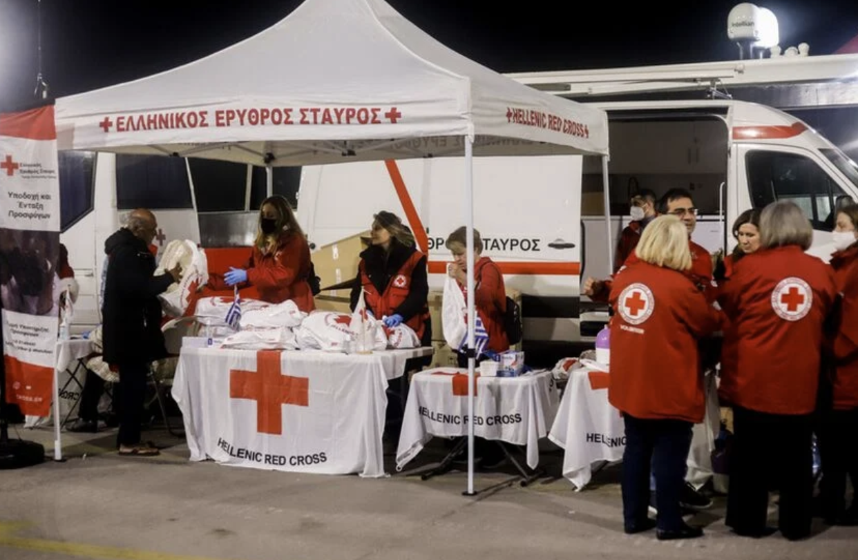 Ο Ελληνικός Ερυθρός Σταυρός οργανώνει δράση ενεργητικής προσέγγισης και διανομής ζεστού γεύματος σε αστέγους, στο λιμάνι του Πειραιά (30/12)