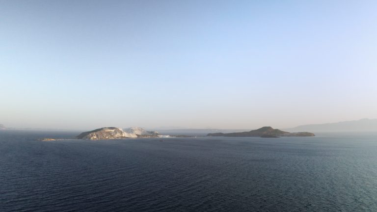 «Νησιά στην Άκρη»: Το τρίτο επεισόδιο μας ταξιδεύει σ’ ένα μικρό νησί, στο Γυαλί – ΕΡΤ3