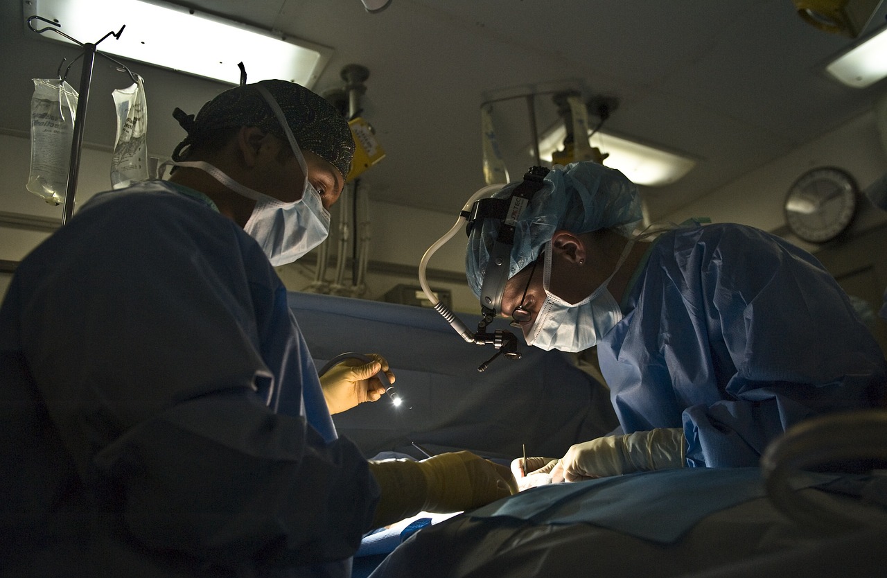 Σε άμεση ισχύ τα απογευματινά χειρουργεία στις κλινικές του ΕΣΥ – Οι κυβερνητικές ανακοινώσεις