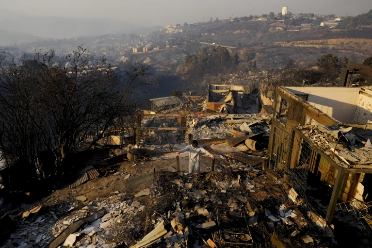 Χιλή: Ολόκληρες γειτονιές έγιναν στάχτη- Τουλάχιστον 99 νεκροί από τις πυρκαγιές