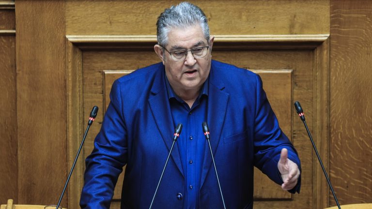 Βουλή: Τροπολογία για επαναφορά 13ου και 14ου μισθού κατέθεσε ο Δ. Κουτσούμπας