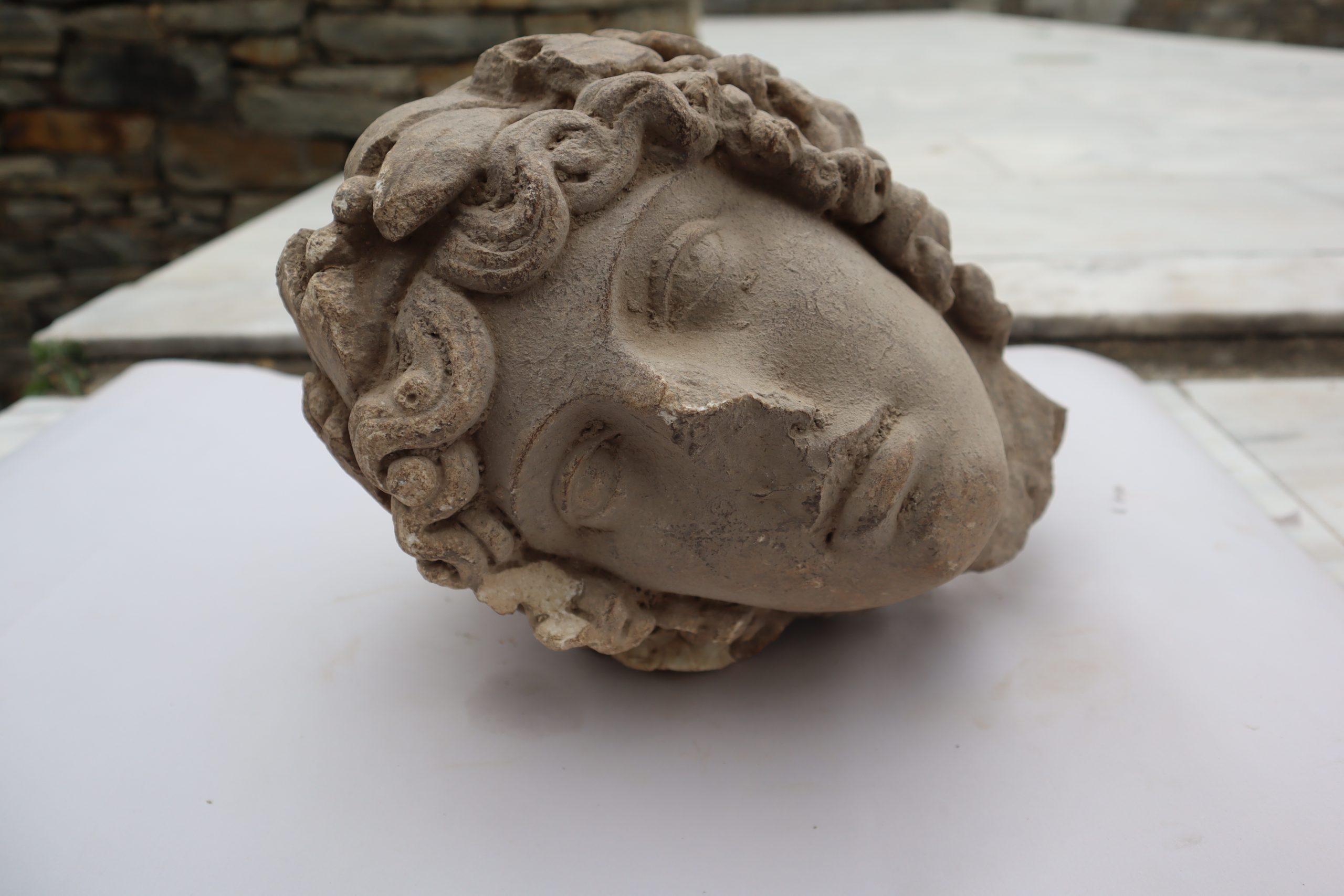 Ο Ηρακλής αγένειος με νεανικό σώμα – Πανεπιστημιακή Ανασκαφή Φιλίππων