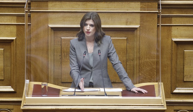 Κ. Νοτοπούλου στη Βουλή: Η κυβέρνηση αποτελειώνει το δημόσιο ΕΣΥ