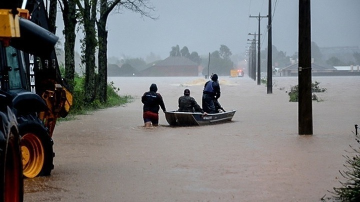 Φονικές οι πλημμύρες στη Βραζιλία…