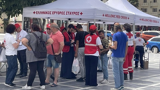 Ο Ελληνικός Ερυθρός Σταυρός ενίσχυσε τους άστεγους συνανθρώπους μας σε Πειραιά, Θεσσαλονίκη και Πάτρα ενόψει καύσωνα