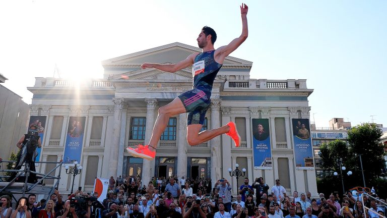 Το Piraeus Street Long Jump επιστρέφει στις 23 Ιουνίου  στο Δημοτικό Θέατρο Πειραιά με τον Μίλτο Τεντόγλου – LIVE