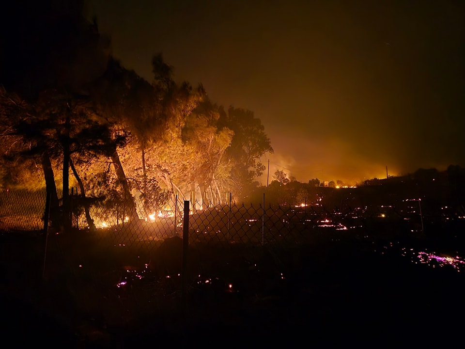 Μάχη με τις φλόγες στην Κω: Εκκενώνονται ξενοδοχεία, απομακρύνονται κάτοικοι και τουρίστες