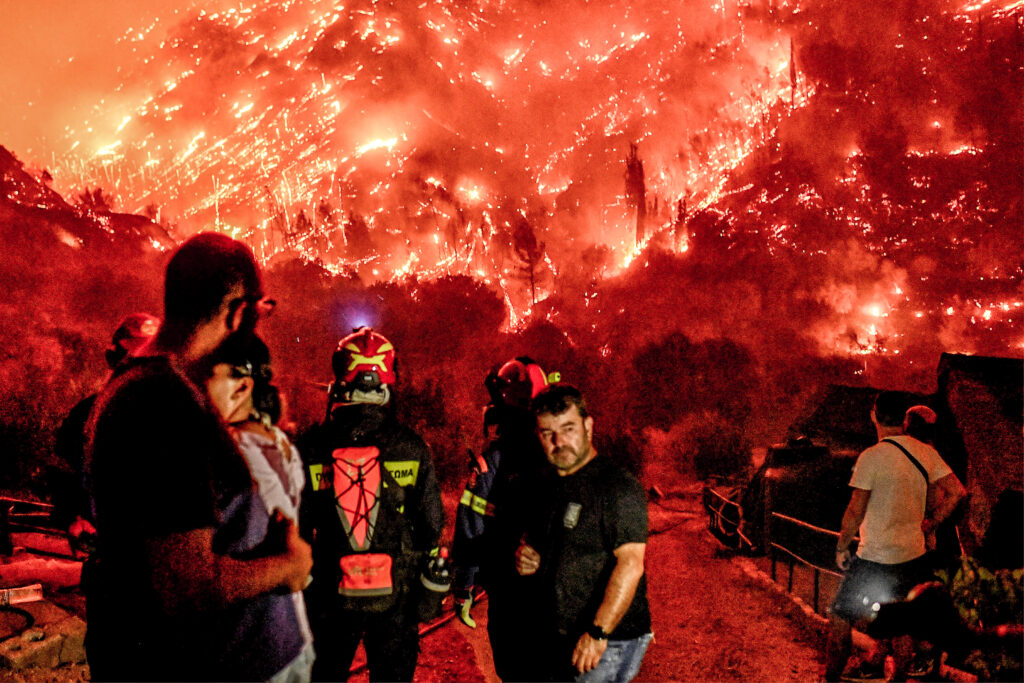 Δύο νεκροί από τη φωτιά στο Ξυλόκαστρο Κορινθίας – Ολονύχτια μάχη με τις φλόγες από τις πυροσβεστικές δυνάμεις