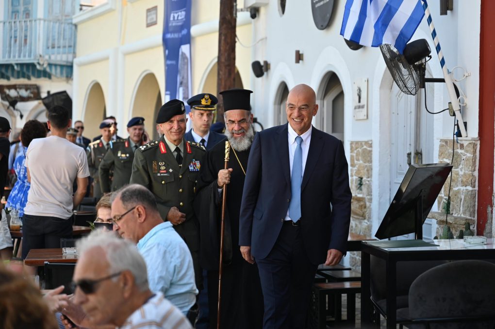 Άθλια και βρώμικη επίθεση του Ομέρ Τσελίκ στον Ν. Δένδια – Ποιές δηλώσεις ενόχλησαν την Τουρκία;