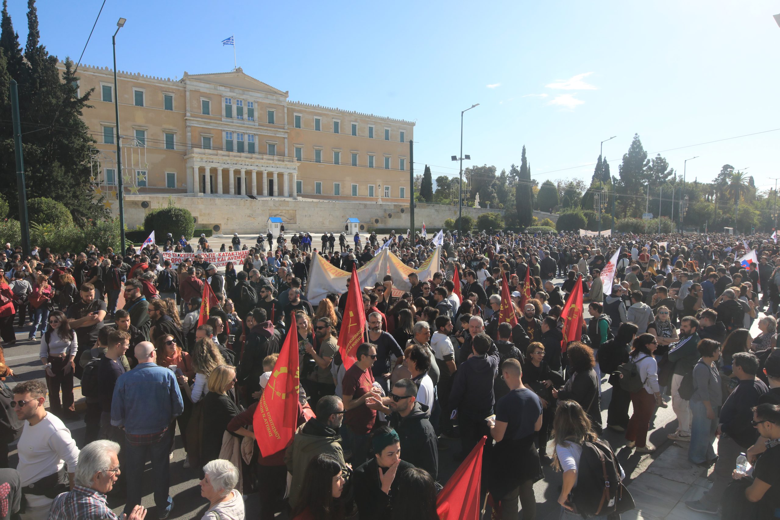 ΜΑΖΙΚΗ Η ΣΥΜΜΕΤΟΧΗ ΣΤΟ ΣΥΛΛΑΛΗΤΗΡΙΟ ΣΤΗΝ ΠΛΑΤΕΙΑ ΚΛΑΥΘΜΩΝΟΣ