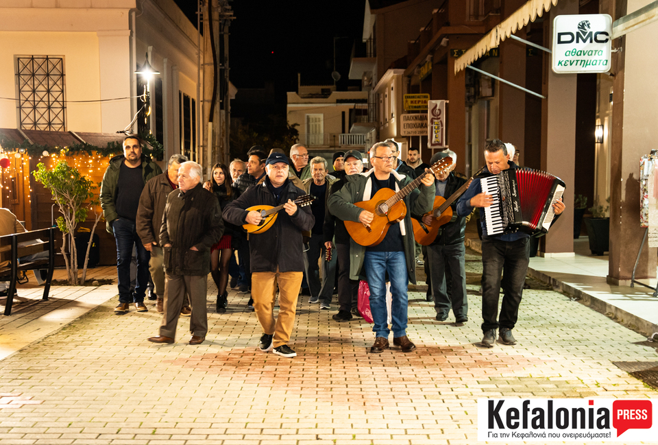 Κεφαλονιά: Κάλαντα και καντάδες στο Λιθόστρωτο παραμονή Χριστουγέννων (video)