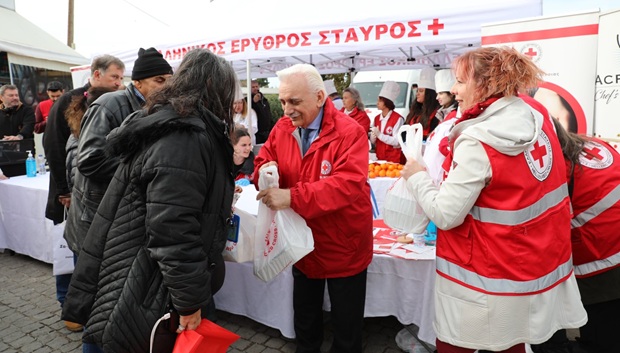 Ο Ελληνικός Ερυθρός Σταυρός θα προσφέρει εορταστικά γεύματα στους άστεγους συνανθρώπους μας ενόψει Πρωτοχρονιάς