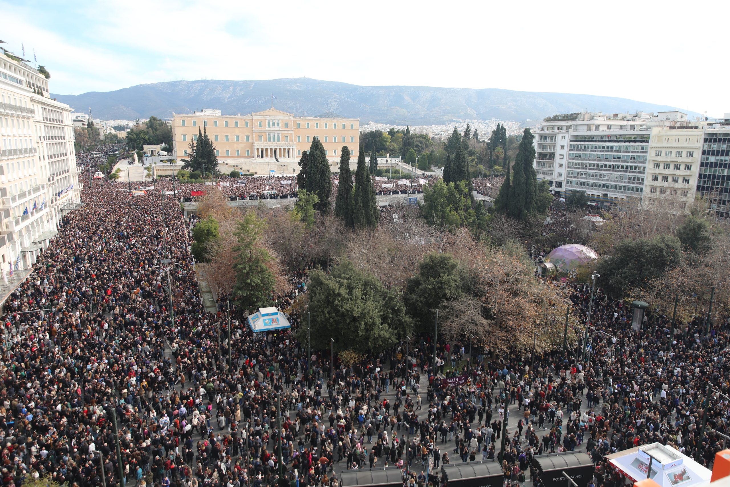 Χιλιάδες κόσμου στις συγκεντρώσεις για τα Τέμπη σε όλη την Ελλάδα και το Εξωτερικό